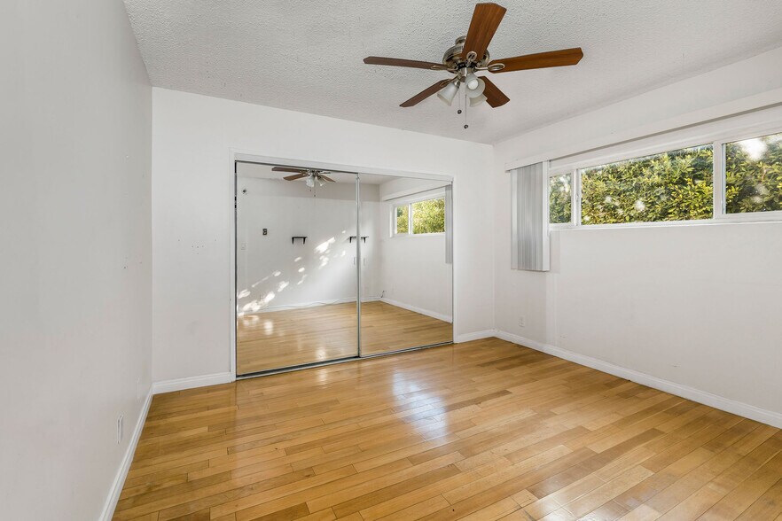 More Photos Of 423 N Harvard Blvd, Los Angeles Apartments For Sale