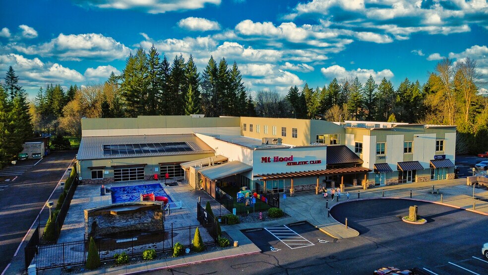 More Photos Of 37095 Us-26 Hwy, Sandy Health Club For Sale