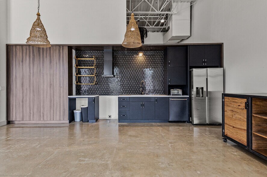 More Photos Of 1380 River Bend Dr, Dallas Office For Sale