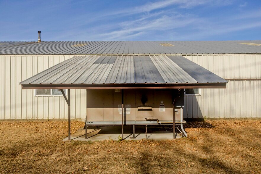 More Photos Of 16 Arthur St, Easthampton Warehouse For Sale