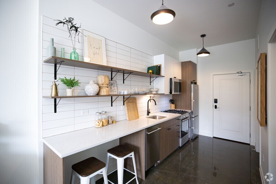 More Photos Of 1135 W Winona St, Chicago Apartments For Lease