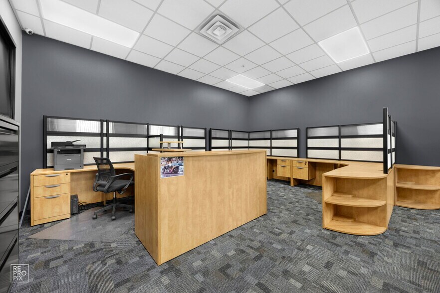 More Photos Of 650 E 107th St, Bolingbrook Coworking Space