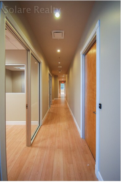 More Photos Of 7751 Kingspointe Pky, Orlando Light Distribution For Lease