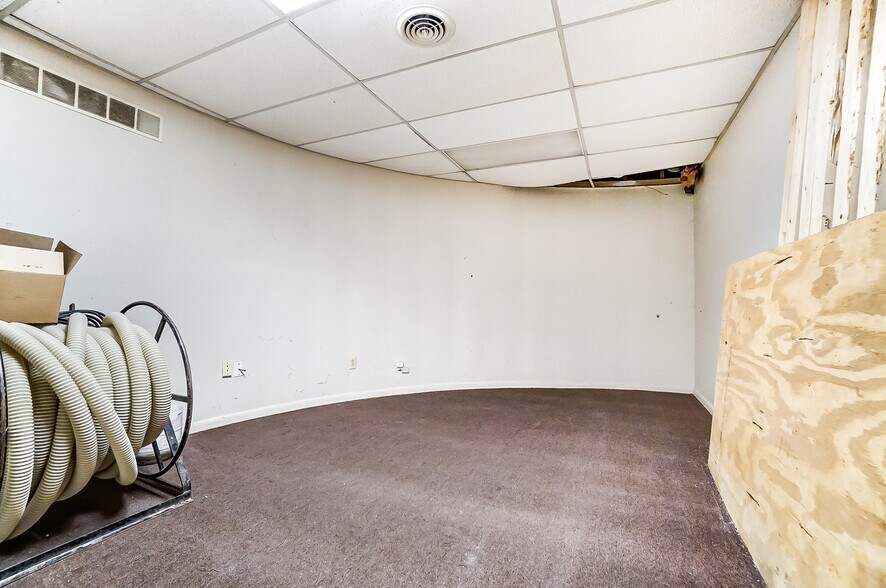 More Photos Of 6750 Brandt Pike, Huber Heights Medical For Sale