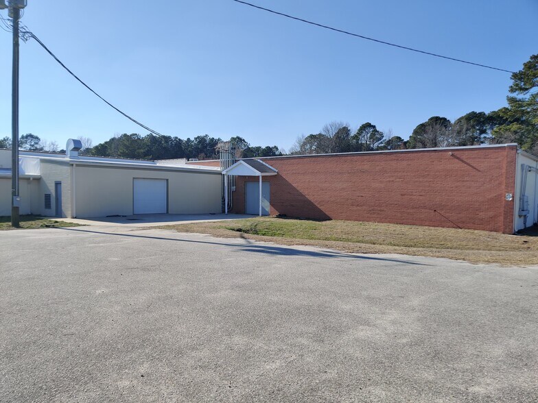 More Photos Of 120 S Church Ave, Garland Manufacturing For Lease