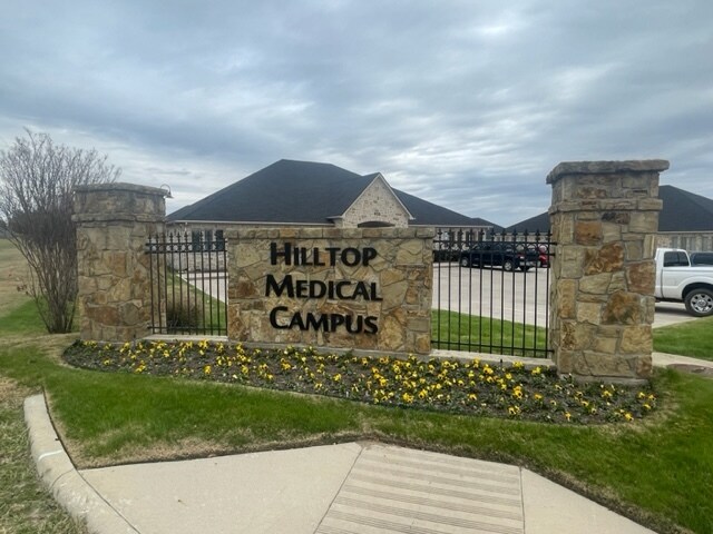 More Photos Of 925 Hilltop Dr, Weatherford Medical For Lease