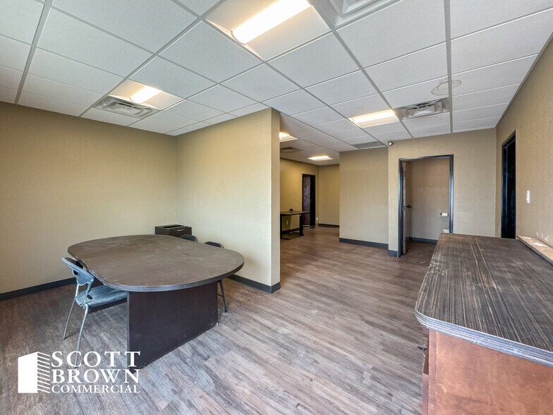 More Photos Of 3912 E McKinney St, Denton Warehouse For Lease