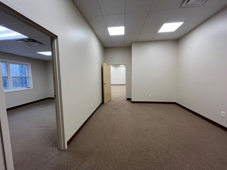 More Photos Of 612 Gravelly Hollow Rd, Medford Warehouse For Lease