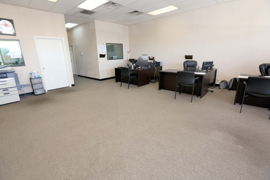 More Photos Of Thomas Rd @ SWC Thomas Rd. & 51st Ave., Phoenix Unknown For Lease