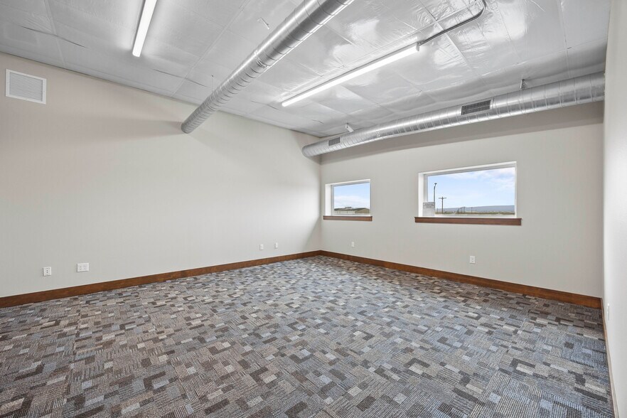 More Photos Of 3251 N Glade Rd, Pasco Warehouse For Lease