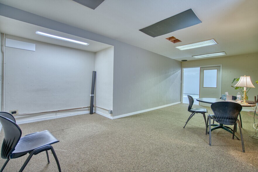 More Photos Of 1800 Commerce St, Boulder Manufacturing For Lease