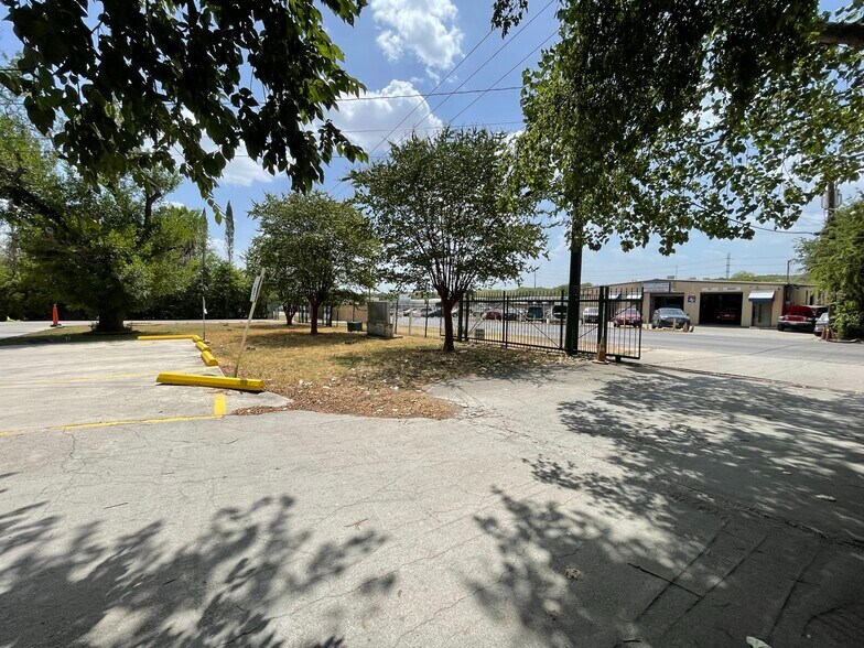 More Photos Of 4168 Stahl Rd, San Antonio General Retail For Sale