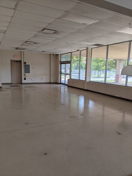 More Photos Of 14401 W Metcalf Ave, Overland Park Unknown For Lease