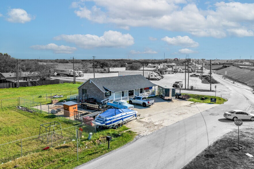 More Photos Of 720 E Lamar St, Royse City Freestanding For Sale