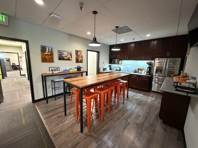 More Photos Of 1570 Oakland Rd, San Jose Research And Development For Sale