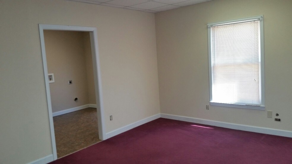 More Photos Of 2440 Sandy Plains Rd, Marietta Office For Sale