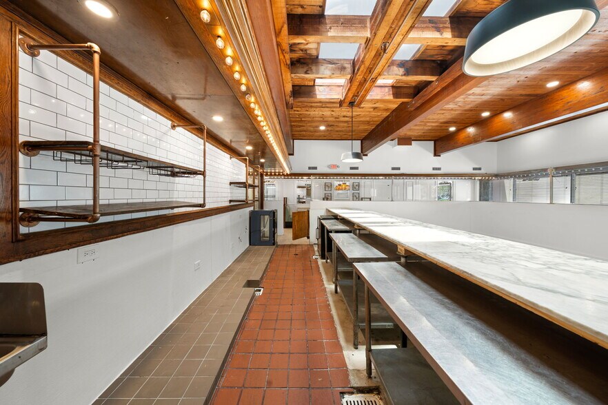 More Photos Of 1586 S Dixie Hwy, Coral Gables Restaurant For Lease