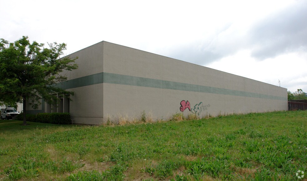 More Photos Of 3308 Industrial Dr, Santa Rosa Showroom For Lease