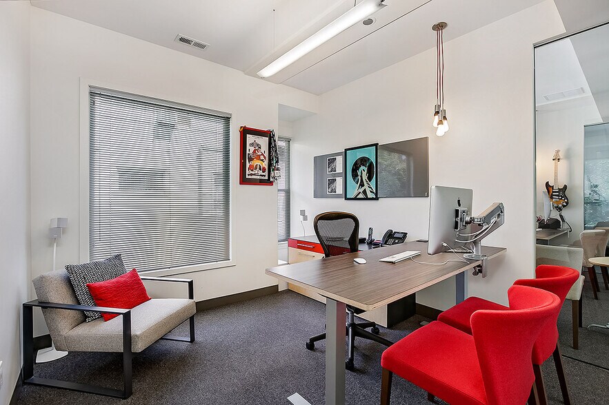 More Photos Of 2214 Queen Anne Ave, Seattle Loft Creative Space For Sale