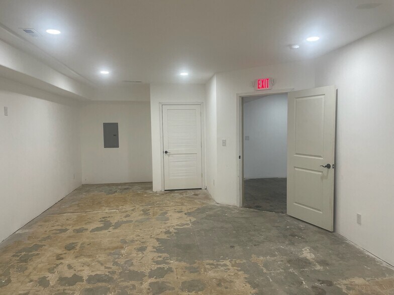 More Photos Of 330 E Oak St, Louisville Office For Sale