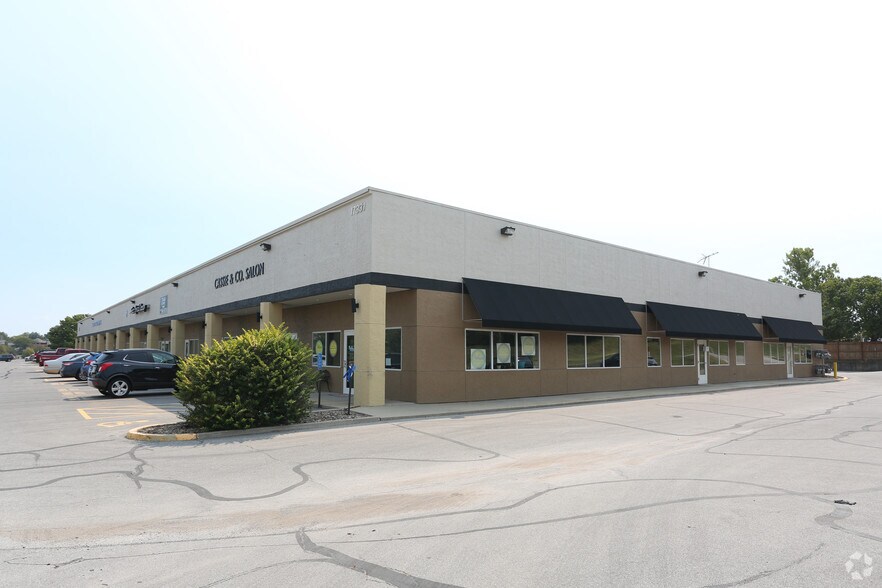 More Photos Of 17331 E 40 Hwy, Independence Light Distribution For Lease