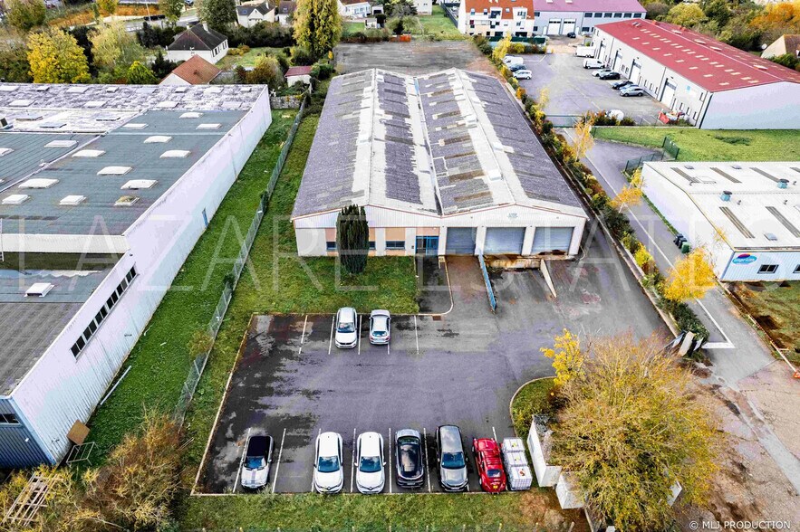 Primary Photo Of 7 Rue De La Croix Blanche, Pringy Flex For Lease