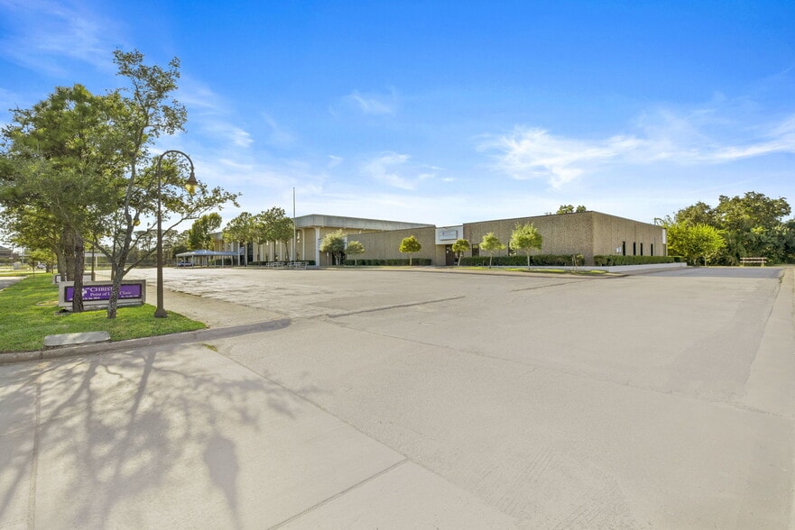More Photos Of 3817 Venzi St, Dickinson Warehouse For Sale