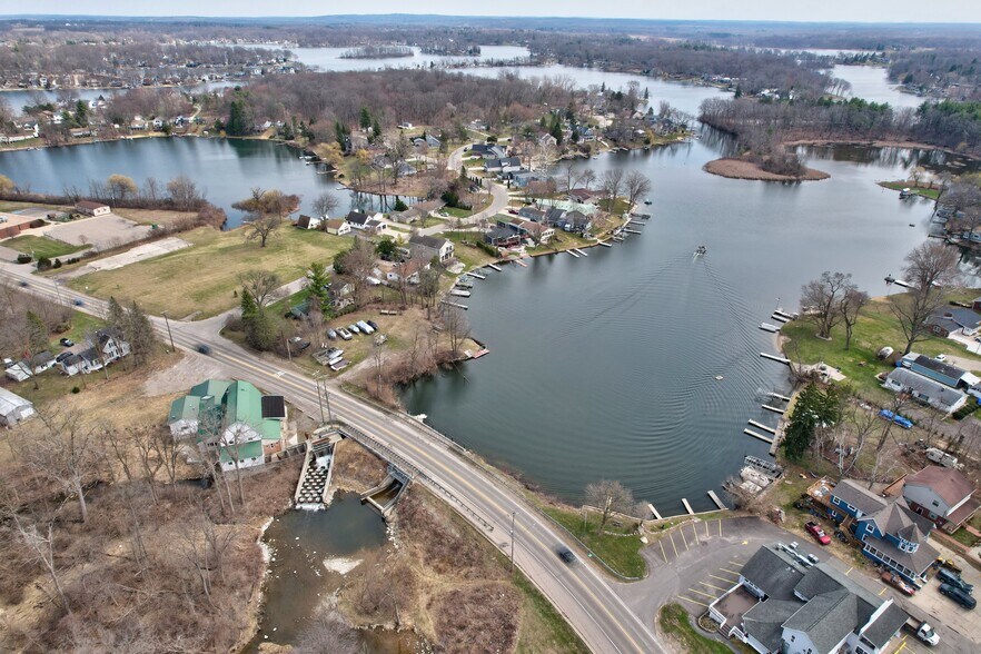 More Photos Of 8572 Silver Lake Rd, Linden Freestanding For Sale