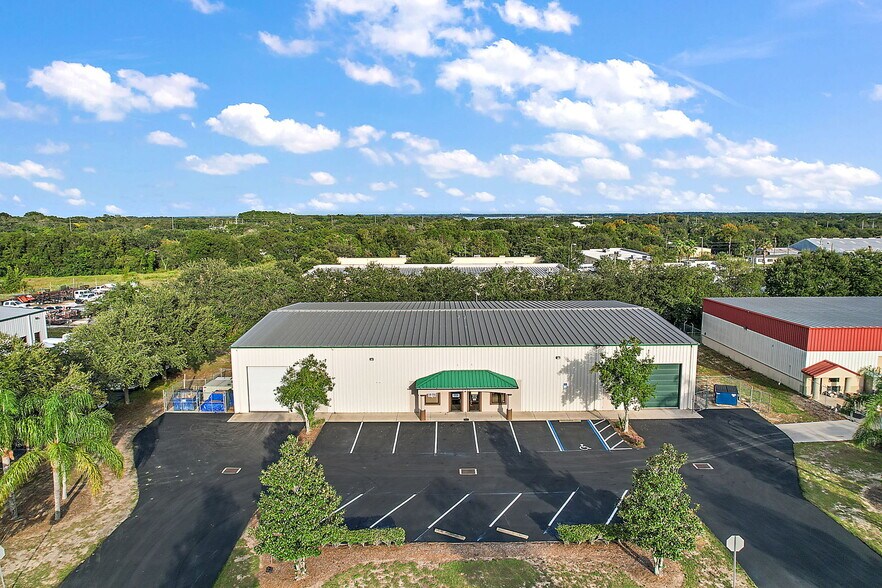 Primary Photo Of 1811 Greenleaf Ln, Leesburg Warehouse For Lease