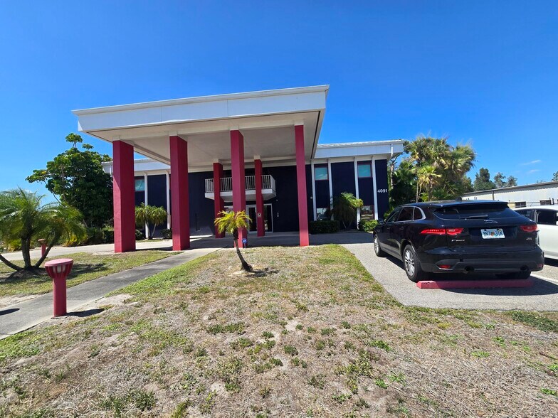 More Photos Of 4091 Colonial Blvd, Fort Myers Office Residential For Sale