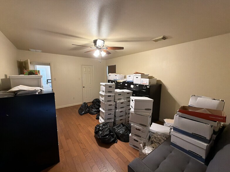 More Photos Of 1030 Canyon Bend Dr, Dripping Springs Light Distribution For Lease