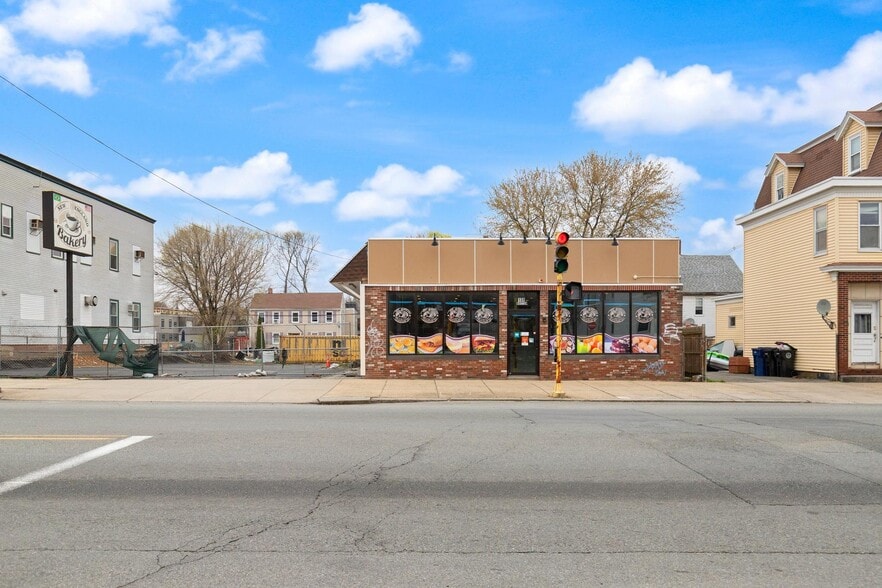 More Photos Of 100-102 Boston St, Salem Restaurant For Lease
