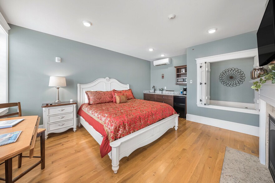 More Photos Of 208-210 Wharf St, Hermann Hospitality For Sale