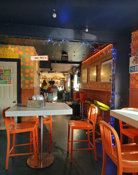 More Photos Of 3526 E 7th St, Austin Bar For Lease