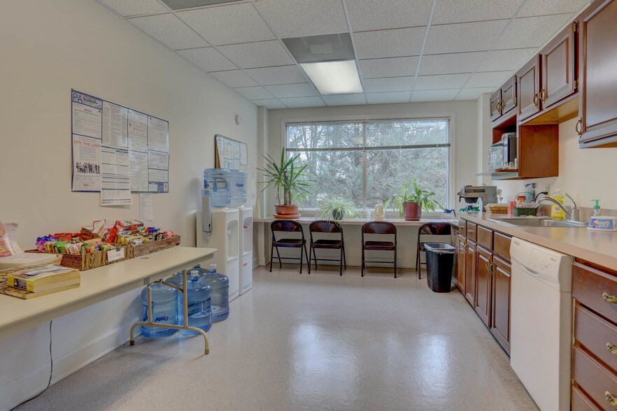 More Photos Of 930 Red Rose Ct, Lancaster Medical For Lease