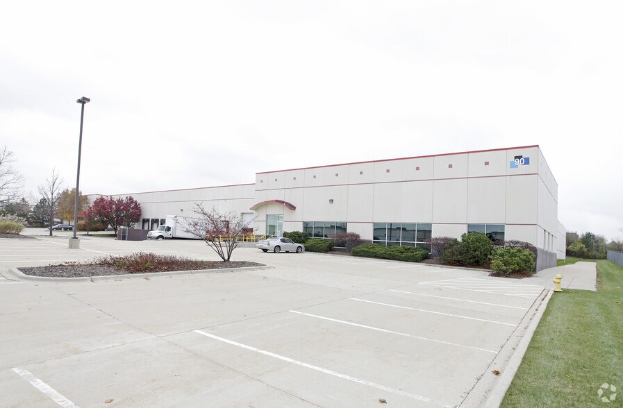 More Photos Of 90-100 W Lake Dr, Glendale Heights Warehouse For Lease