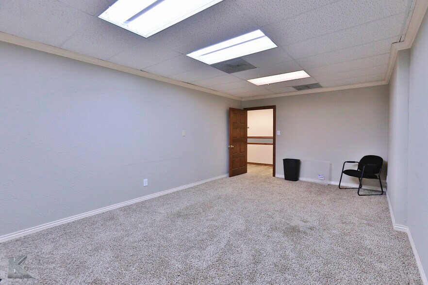 More Photos Of 318 Cedar St, Abilene Storefront Retail Office For Sale