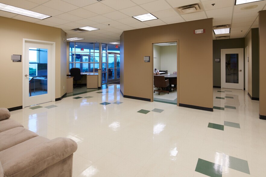 More Photos Of 2501 Boonslick Dr, Boonville Distribution For Lease