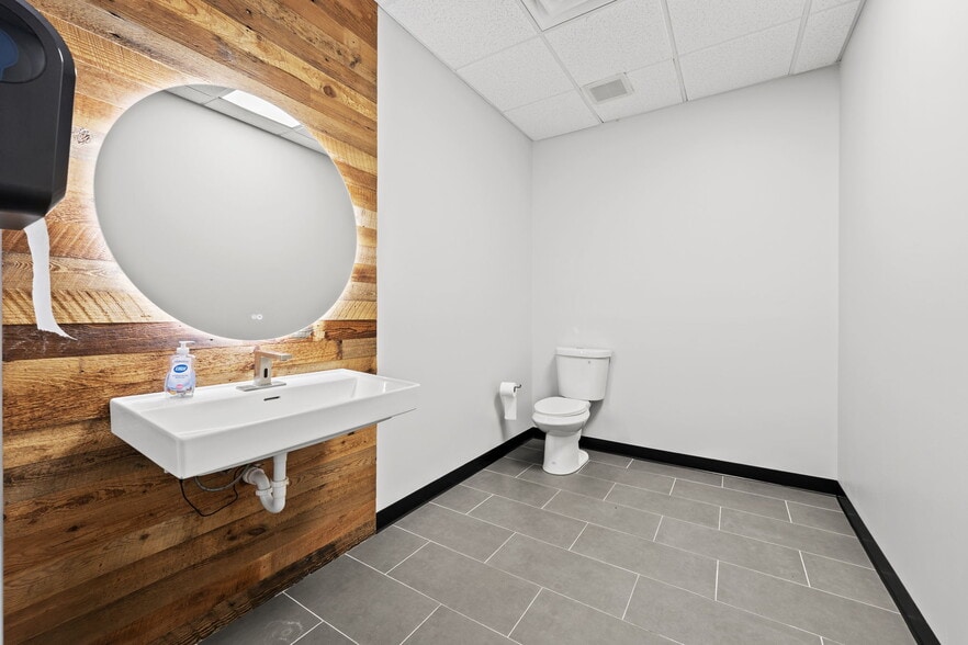 More Photos Of 2820 Spring Glen Rd, Jacksonville Office For Sale