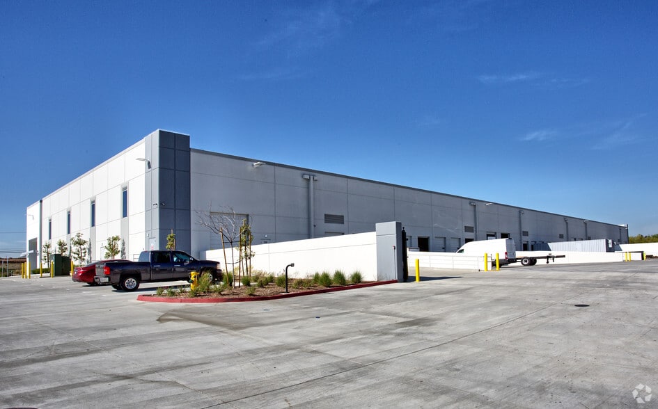 More Photos Of 1900 Alessandro Blvd, Riverside Showroom For Lease