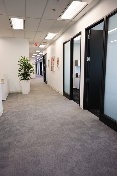 More Photos Of 375 University Ave, Toronto Office For Lease