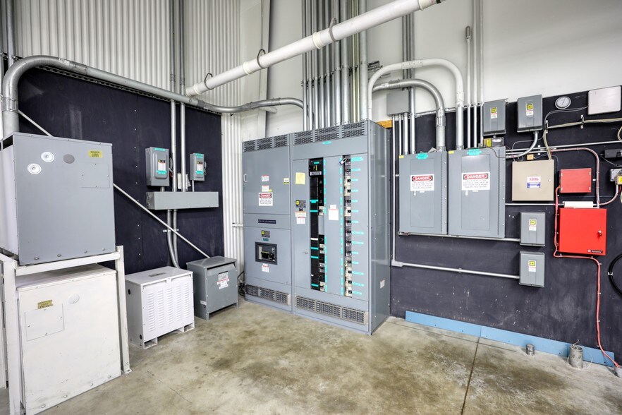 More Photos Of 109 Apremont Way, Westfield Manufacturing For Lease