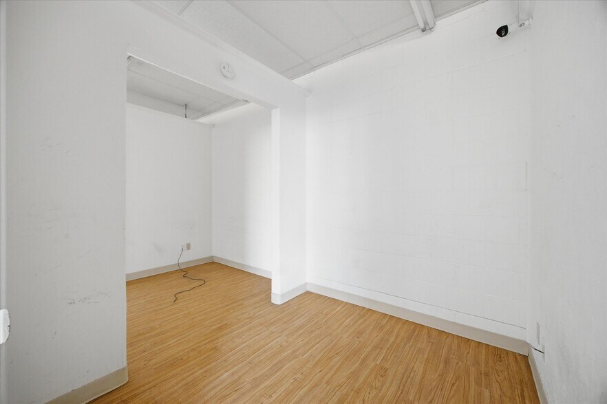 More Photos Of 2108 Monroe St, Commerce Showroom For Sale