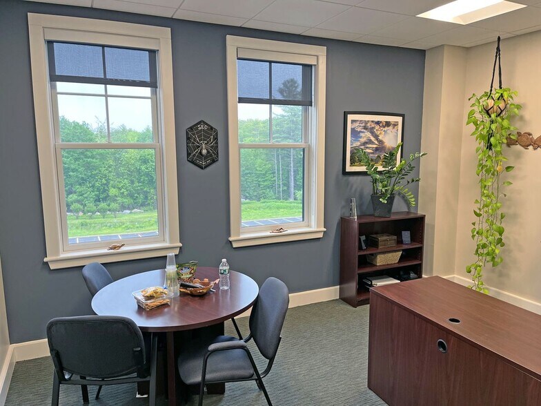 More Photos Of 300 Constitution Ave, Portsmouth Research And Development For Lease