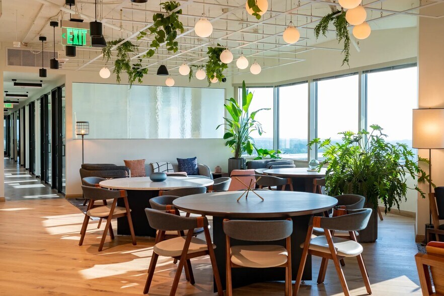 More Photos Of 1660 International Dr, McLean Coworking Space