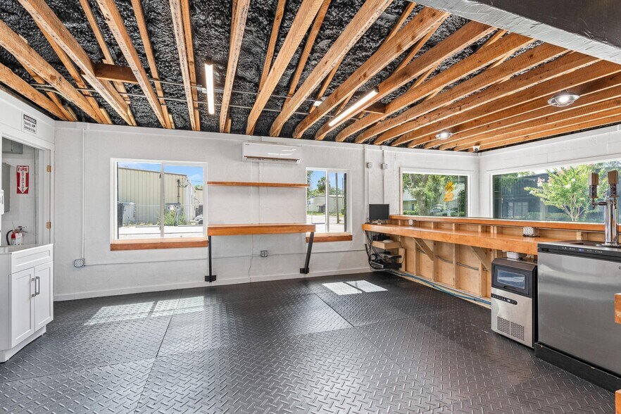 More Photos Of 209 Palmetto Ave, Longwood Restaurant For Lease