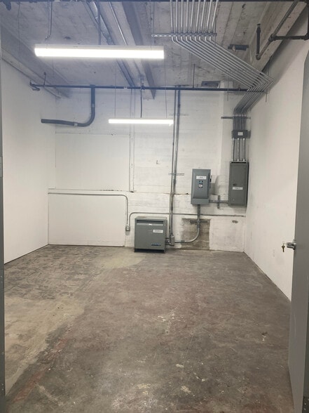 More Photos Of 901 E 31st St, Los Angeles Manufacturing For Lease