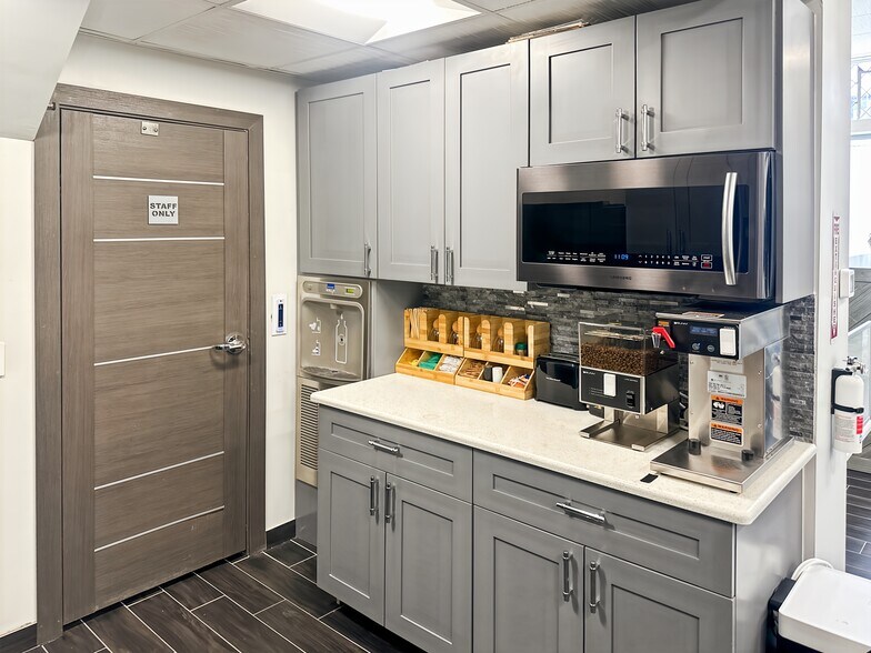 More Photos Of 15324 Mack Ave, Grosse Pointe Park Coworking Space