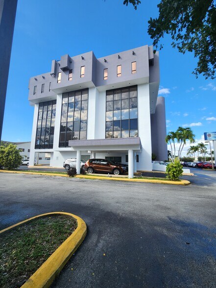 Primary Photo Of 4160 W 16th Ave, Hialeah Office For Lease