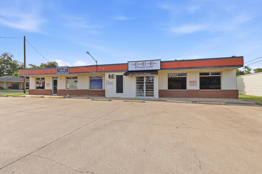 More Photos Of 8424-8430 White Settlement Rd, Fort Worth Storefront Retail Office For Sale